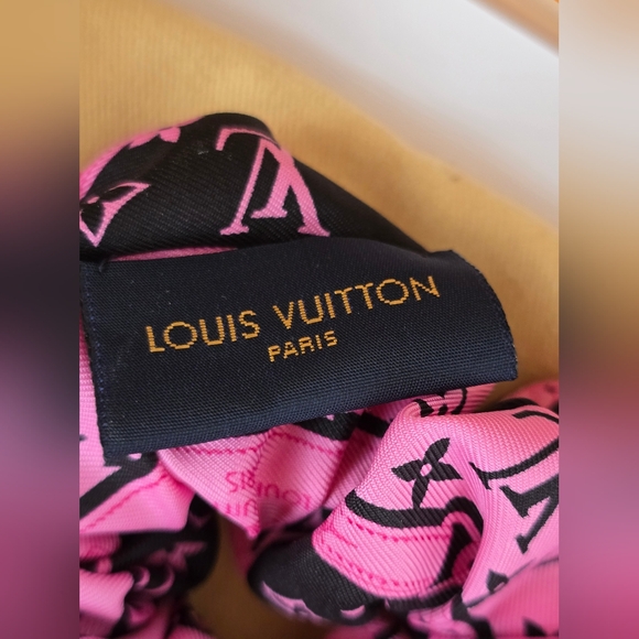 Louis Vuitton Silk Monogram Hair Scrunchie! - Picture 9 of 9